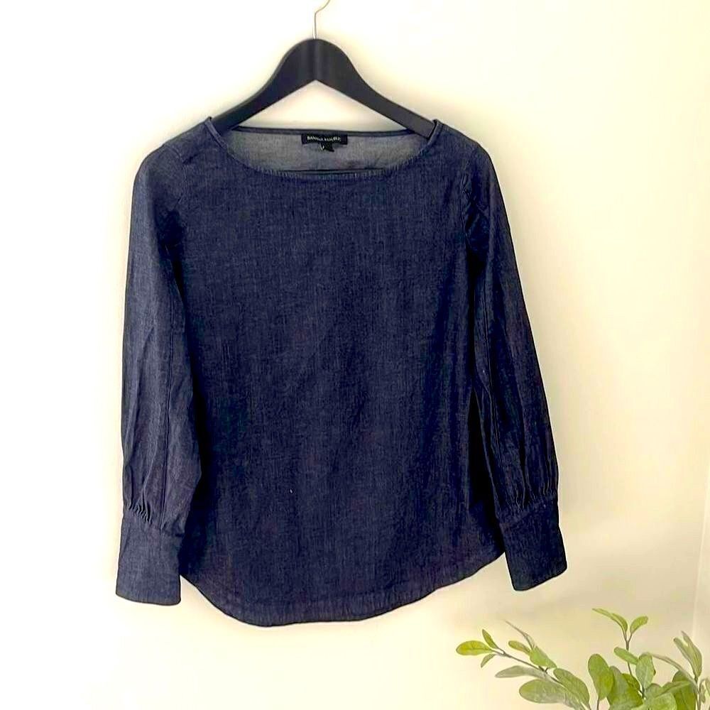 Banana Republic Denim Crewneck Top. Size XS